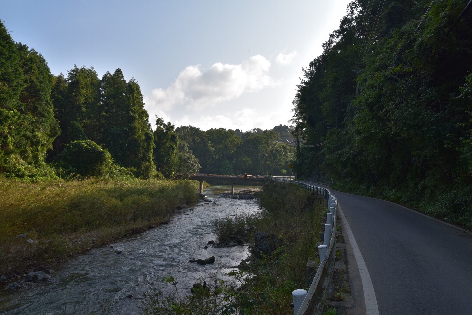 清和台〜石道へ抜ける川沿いの橋が更に激しく通行止めになってる